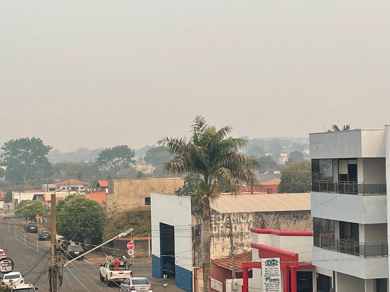 Fumaça densa que encobre Tangará é causada por incêndios na região